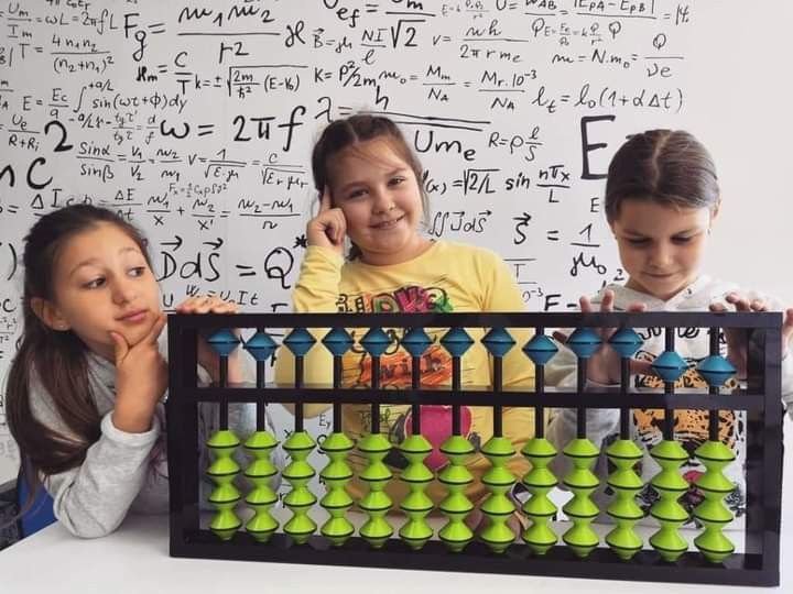 “رحلة الإبداع الذهني: أتقن الحسابات المعقدة في أقل من دقيقة!”